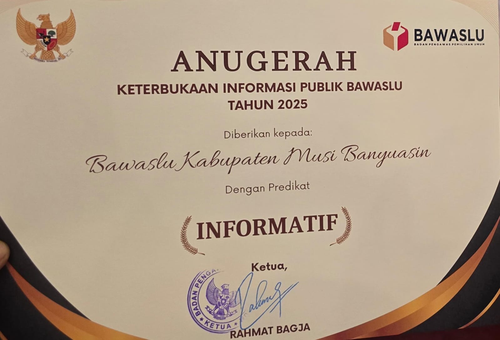 Bawaslu Muba terima Anugerah Informatif