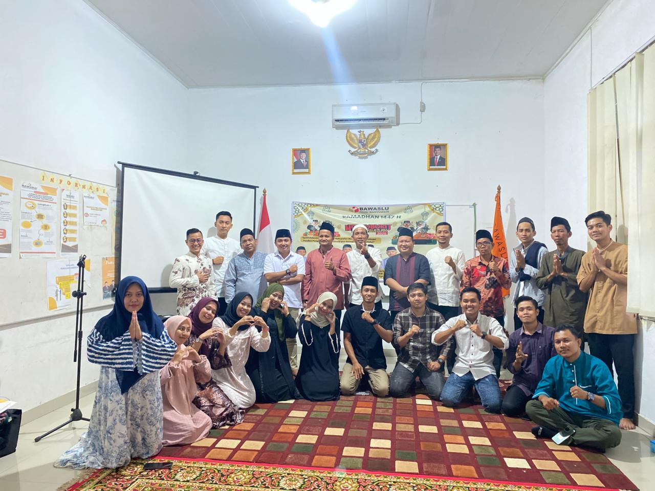 Pimpinan, Kepala Sekretariat, Jajaran Sekretariat Bawaslu Kabupaten Musi Banyuasin bersama Organisasi Masyarakat Kabupaten Musi Banyuasin melaksanakan Ngabuburit Pengawasan 2026 di bulan ramadhan pas Selasa (10/03/2026).