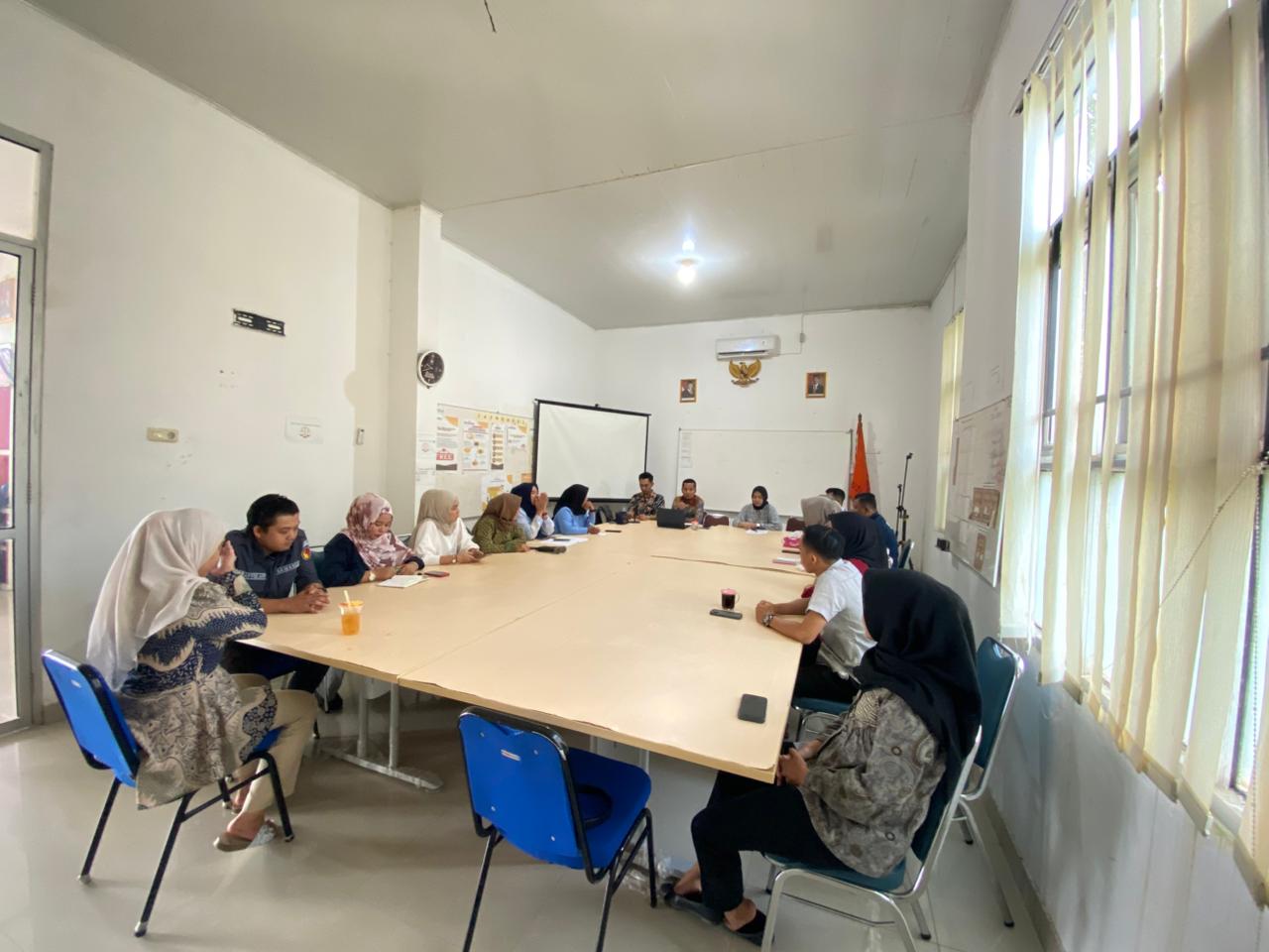 Kepala Sekretariat, Kasubbag dan PPK Bawaslu Kabupaten Musi Banyuasin bersama jajaran staf Bawaslu Kabupaten Musi Banyuasin melaksanakan Rapat Koordinasi Internal pada Hari Kamis (17/04/2026).