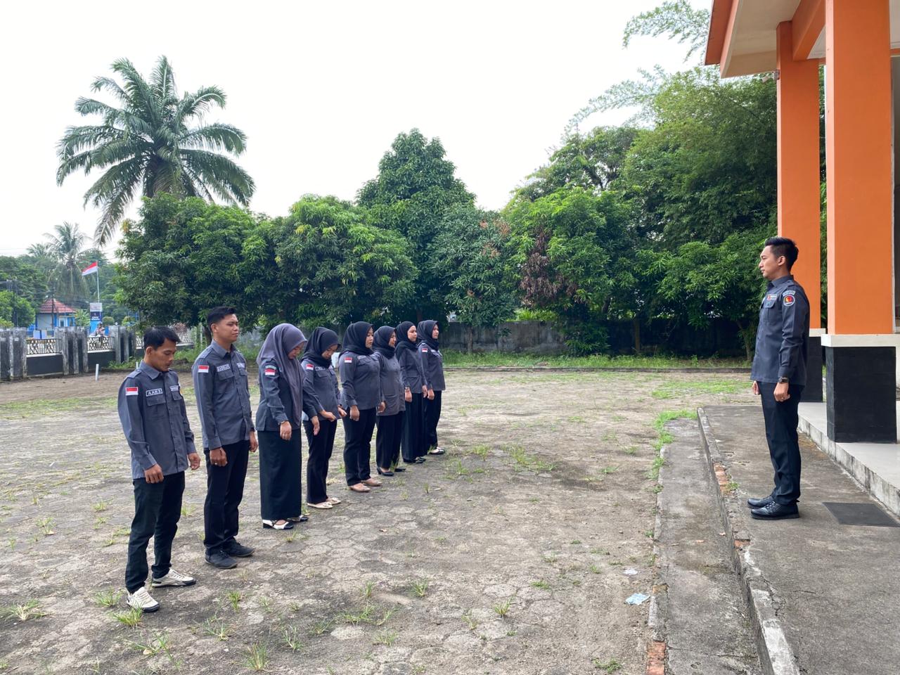 Mohammad Lucky Novriansyah, pembina Apel Senin Pagi Rutin yang dilaksanakan di Kantor Bawaslu Kabupaten Musi Banyuasin pada Senin (29/06/2026).