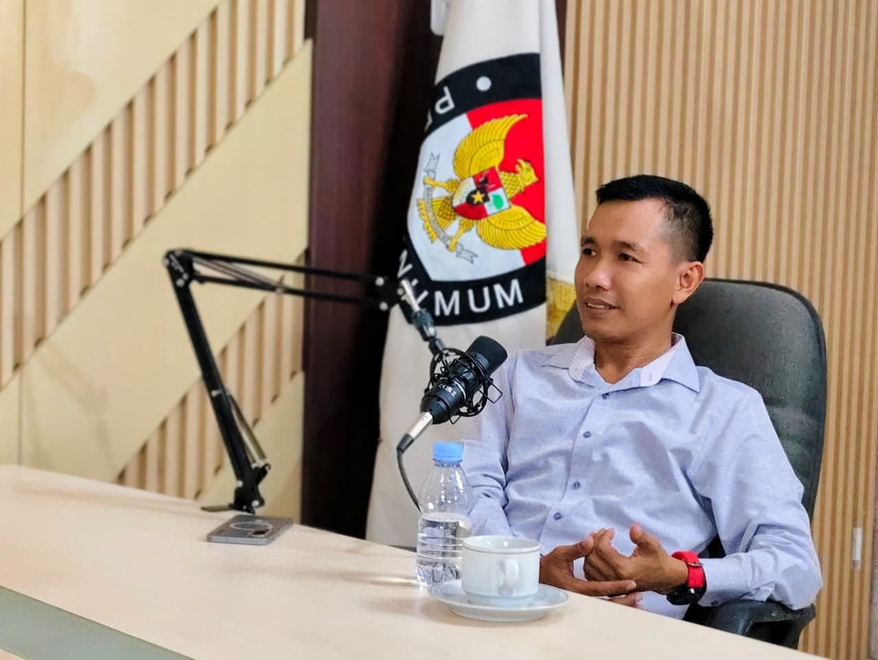 Beri Pirmansa selaku Ketua Bawaslu Kabupaten Musi Banyuasin menjadi narasumber dalam Podcast Ngopi KPU Musi Banyuasin pada Rabu (30/09/2026)
