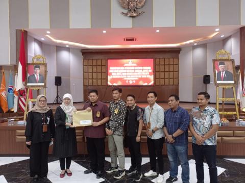 Penyerahan Hasil Pemeriksaan Calon Kepala Daerah Kabupaten Musi Banyuasin Kepada KPU Kabupaten Musi Banyuasin