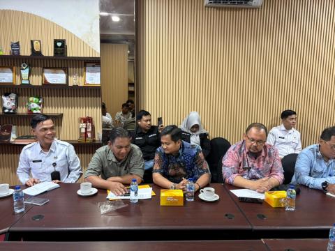Teguh Prihatin dan Dian Sandi menghadiri kegiatan Rapat Pleno PDPB Triwulan I