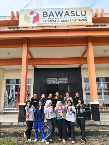 Foto bersama setelah senam pagi.