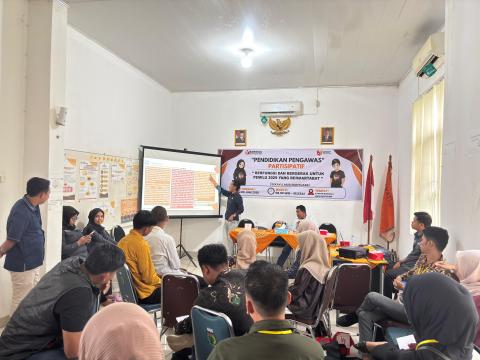 Penyampaian materi oleh Pemateri 2 dengan membagi peserta menjadi beberapa kelompok kecil.