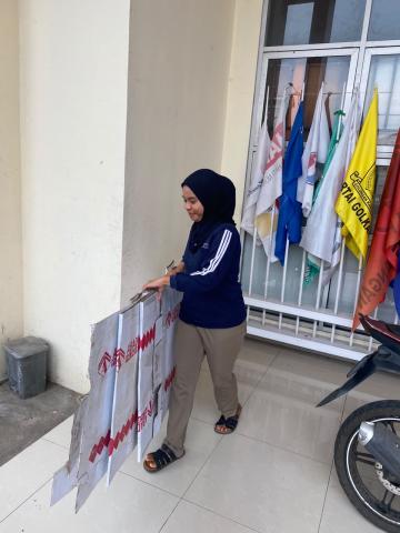 Pembuangan sisa material pascarenovasi