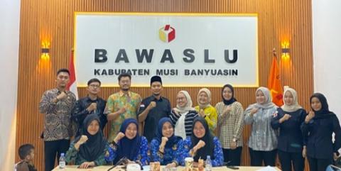 Foto bersama exit meeting tim audit dengan Sekretariat Bawaslu Kabupaten Musi Banyuasin pada Jumat (25/09/2026)