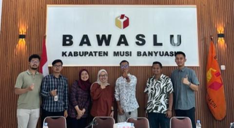 Pimpinan Bawaslu Kabupaten Musi Banyuasin turut mengantar dan menyampaikan salam perpisahan kepada tim audit sebelum meninggalkan Kabupaten Musi Banyuasin