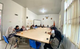 Kepala Sekretariat, Kasubbag dan PPK Bawaslu Kabupaten Musi Banyuasin bersama jajaran staf Bawaslu Kabupaten Musi Banyuasin melaksanakan Rapat Koordinasi Internal pada Hari Kamis (17/04/2026).