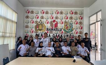 Foto bersama antara PSI dan Bawaslu Kabupaten Musi Banyuasin pada Senin (29/06/2026).