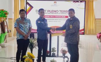 Penyerahan Berita Acara Rekapitulasi Daftar Pemilih Berkelanjutan Triwulan II Tahun 2026 oleh KPU Kabupaten Musi Banyuasin kepada Bawaslu Kabupaten Musi Banyuasin