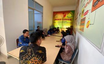 Rapat Koordinasi Internal Bawaslu Kabupaten Musi Banyuasin yang dipimpin oleh Kasubbag Pengawasan Pemilu dan Humas, Mohammad Lucky Novriansyah dan diikuti oleh jajaran staf sekretariat pada Kamis (16/07/2026).